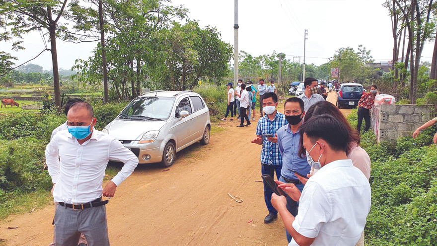 Nhiều người dân đổ xô về mua đất tại Đồng Trúc, Thạch Thất, Hà Nội khi nghe tin sắp có dự án của tập đoàn lớn được triển khai 
