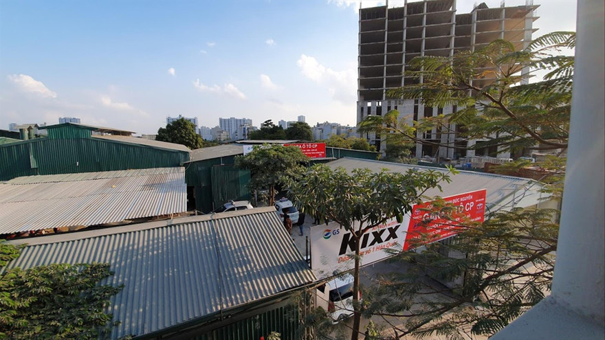 Loạt nhà xưởng hoạt động tại khu Bồ Các (phường Vạn Phúc, quận Hà Đông). Ảnh: Long Vân