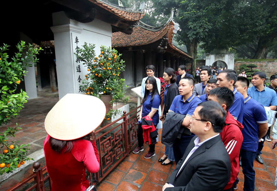 Hội đồng phải cân nhắc, so sánh, bình xét từng thành tích cũng như sự nỗ lực vươn lên tạo sức lan tỏa trong cộng đồng của mỗi bạn trẻ. (Trong ảnh: Những gương mặt trẻ Việt Nam tiêu biểu năm 2018 tham quan Văn Miếu - Quốc Tử Giám) ảnh: như ý