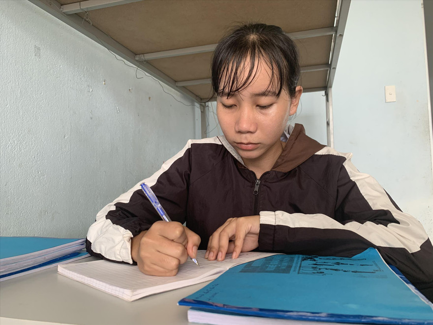 Sinh viên Đinh Thị Huệ 