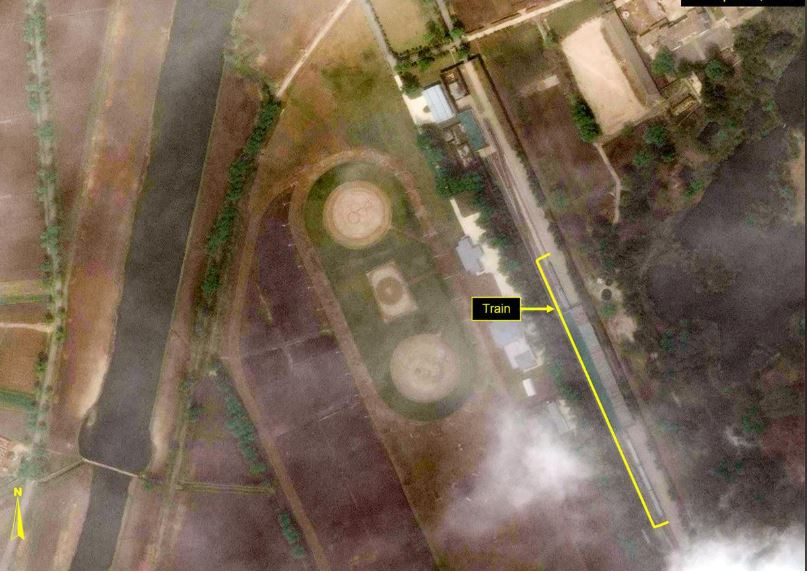 Hình ảnh chụp từ vệ tinh được cho là đoàn tàu của ông Kim ở Wonsan (38 North) ảnh: Reuters 