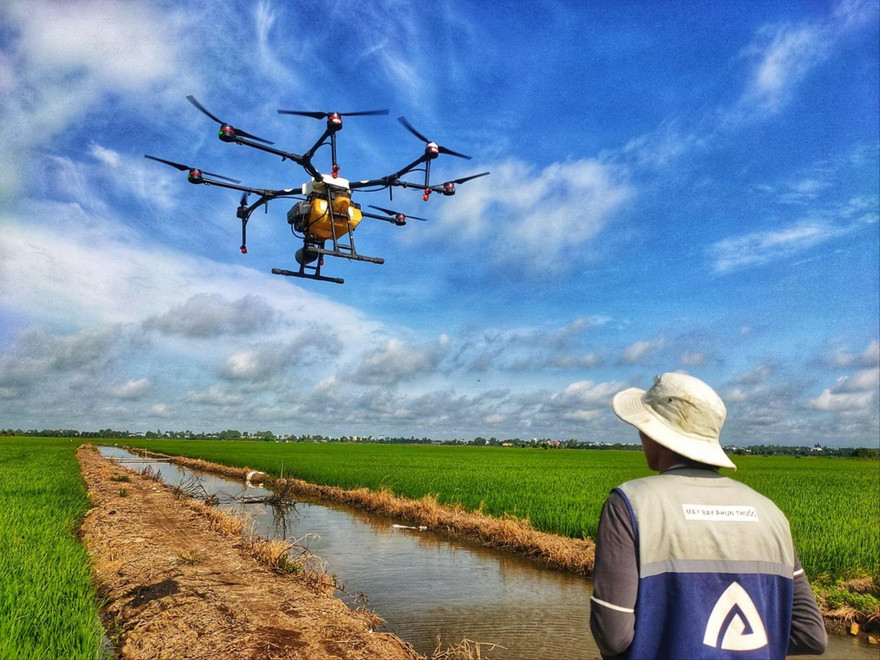 Mô hình bay không người lái phun thuốc BVTV của kỹ sư Lâm Trọng Nghĩa 