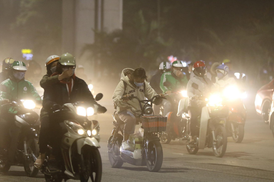 Tổng cục Môi trường vừa đưa ra khuyến cáo bắt đầu từ tháng 9, người dân cần theo dõi chặt chẽ diễn biến chất lượng không khí - Ảnh: Như Ý