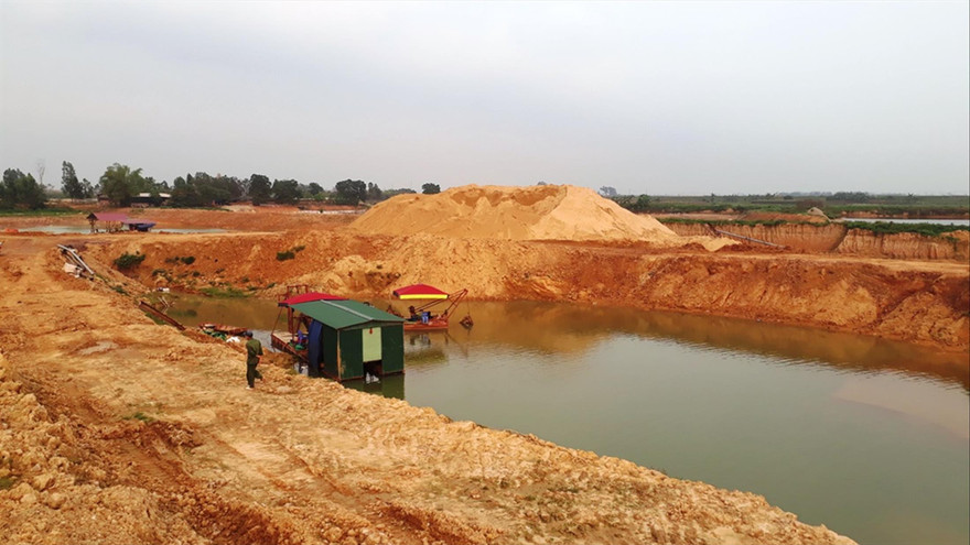 Hiện trường khu vực khai thác khoảng sản của Cty Trường Đại Phát ở xã Hòa Tiến 