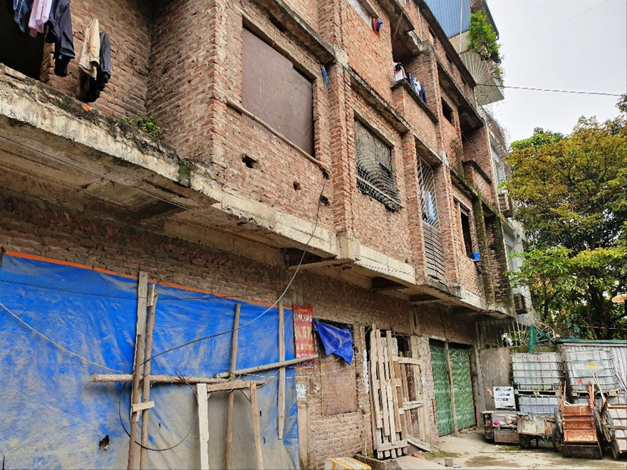 Hàng nghìn lao động tự do đang bị kẹt ở các xóm trọ