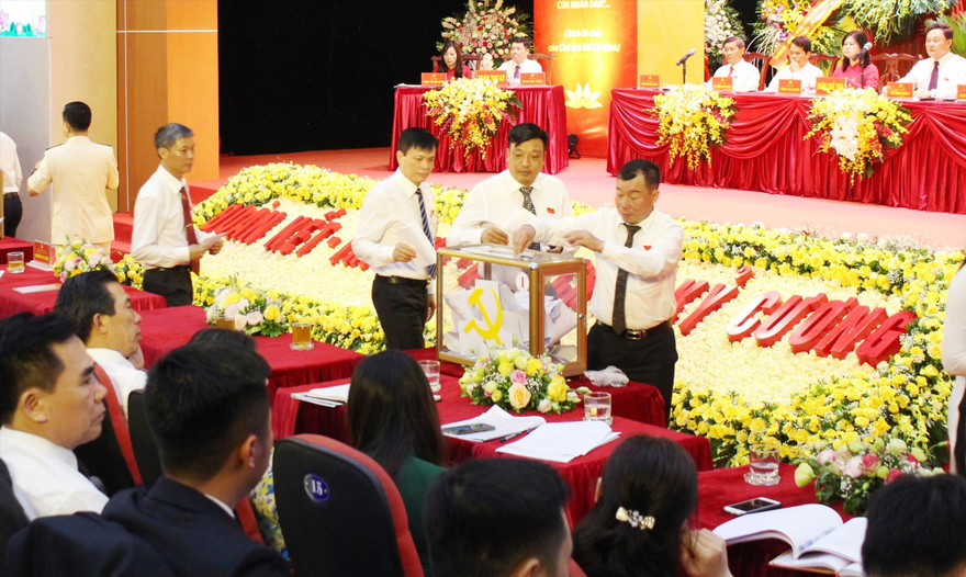 Bầu trực tiếp chức danh bí thư tại Đại hội Đảng bộ huyện Gia Lâm ngày 26/5. Ảnh: T.Đảng 