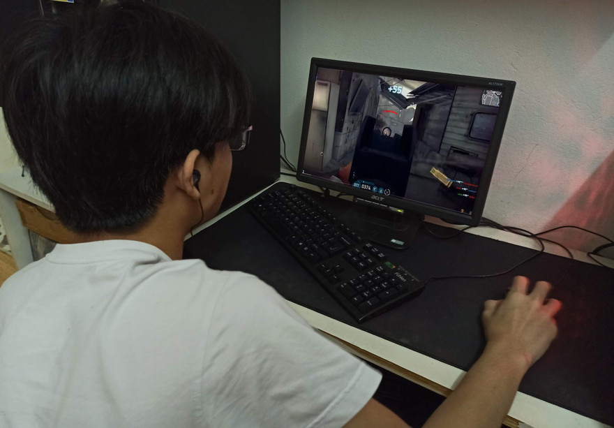 Bạn trẻ nghiện game online có thể gây ra nhiều hệ lụy cho bản thân, gia đình và cộng đồng Ảnh: Như Ý 