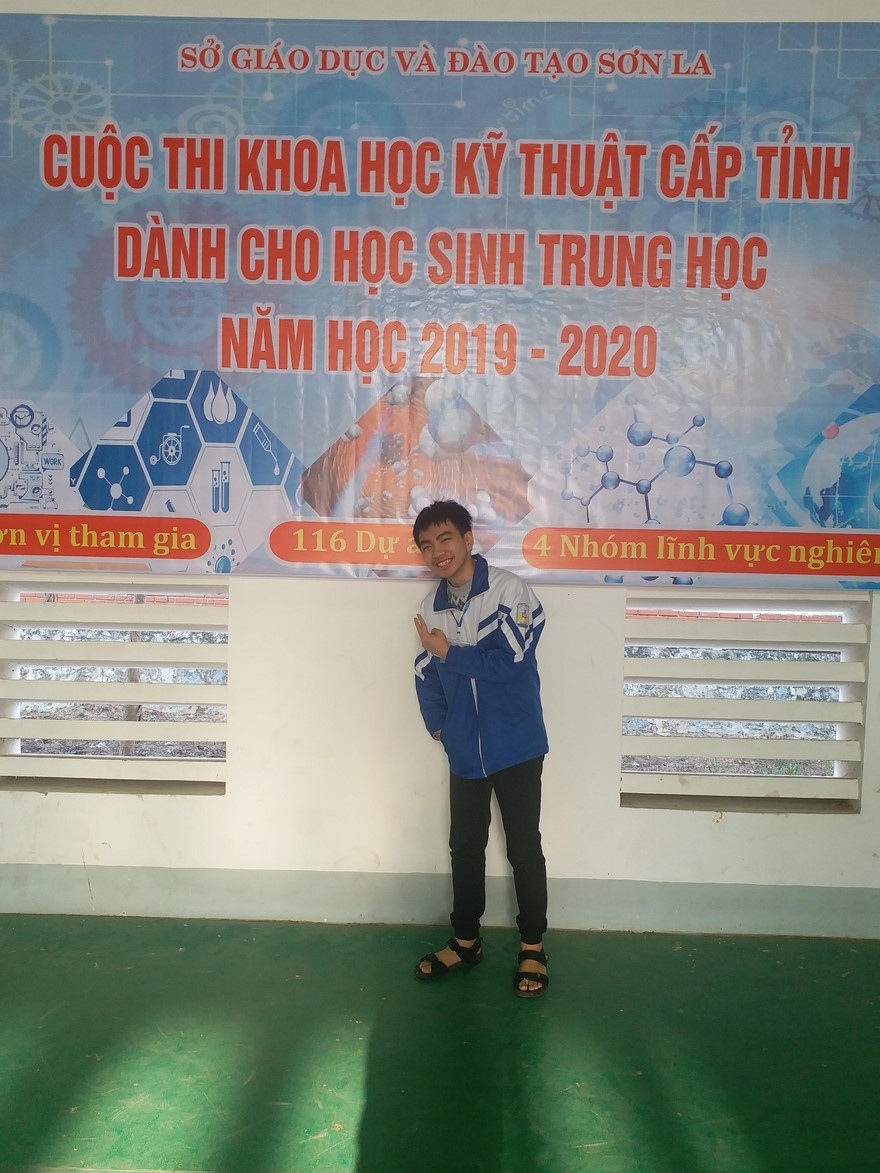 Em Nguyễn Hoàng Sơn (17 tuổi), cán bộ Đoàn trẻ tuổi nhất nhận giải thưởng Lý Tự Trọng 2020 ảnh: VNCC