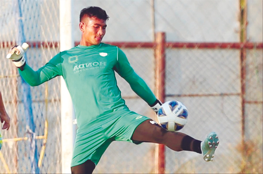 Thủ môn Y Êli Niê ảnh: HỮU PHẠM 