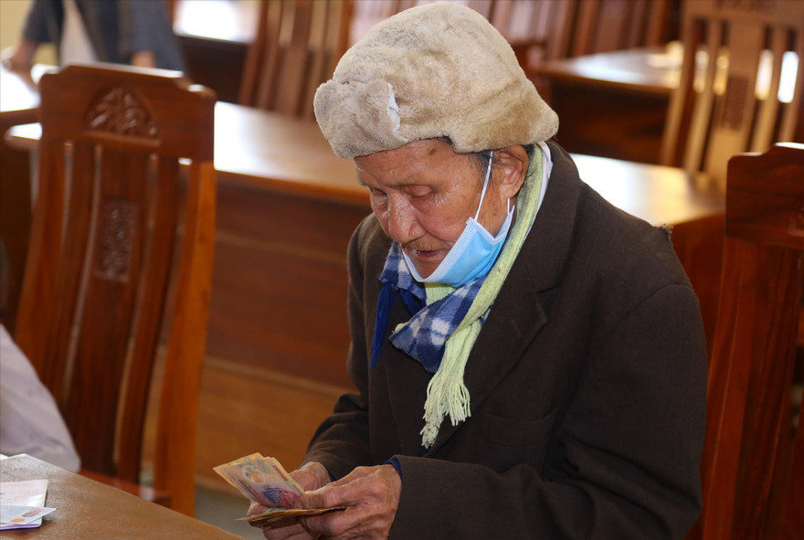 Bộ LĐ-TB&XH cho biết, nhiều đơn vị cấp huyện, cấp xã còn lúng túng, chậm triển khai gói hỗ trợ