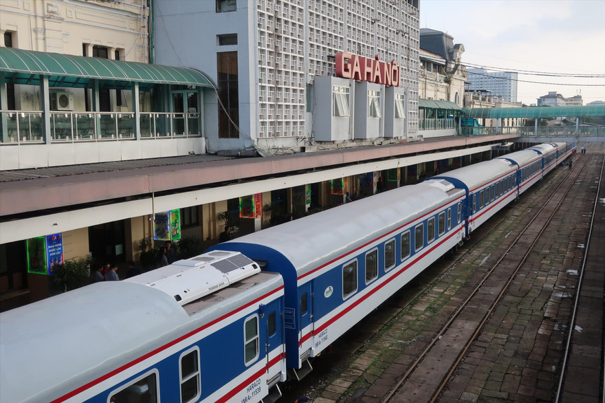 Các doanh nghiệp đường sắt phải vay mượn để cho lao động ứng lương, nếu kéo dài có thể phải dừng chạy tàuẢnh: Ga Hà Nội: Phạm Thanh