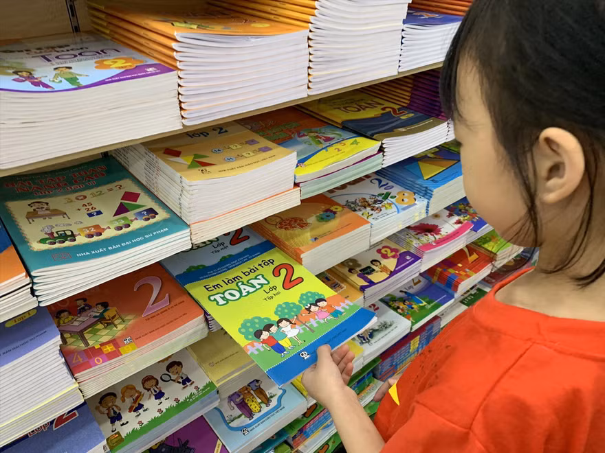 Thiếu SGK mang tính cục bộ. Ảnh: Như Ý 