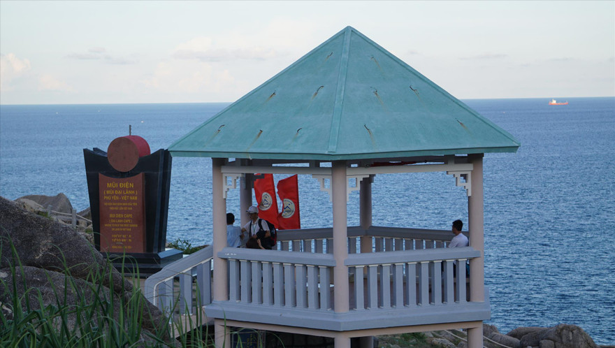 Mũi Điện - Phú Yên, nơi đón ánh bình minh đầu tiên ở Việt NamẢnh: KỲ SƠN