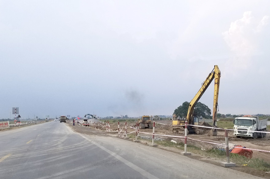 Thi công đoạn Cao Bồ - Mai Sơn, 1 trong 11 đoạn cao tốc Bắc - Nam được đầu tư bằng vốn đầu tư công 