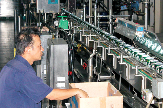 Dây chuyền sản xuất bia Heineken.