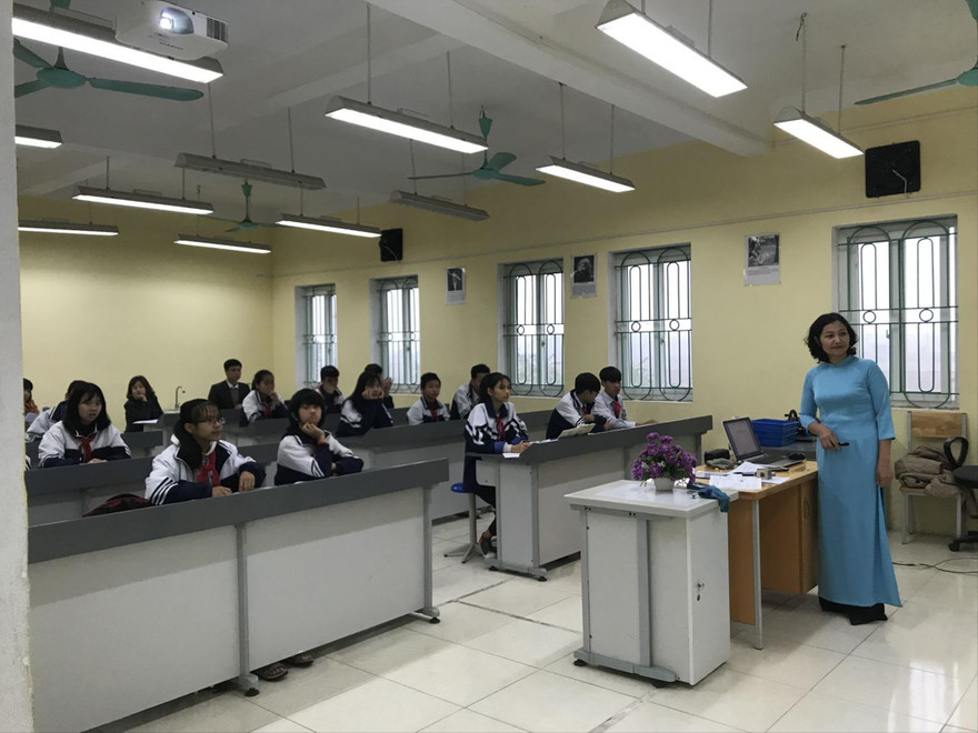 Đã đứng trên bục giảng, giáo viên nào cũng muốn được gắn bó lâu dài với nghề 