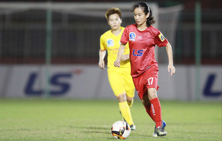 Dịch COVID-19 có thể khiến những đội bóng nhỏ như Sơn La thêm khó khăn. Ảnh: Anh Tú 