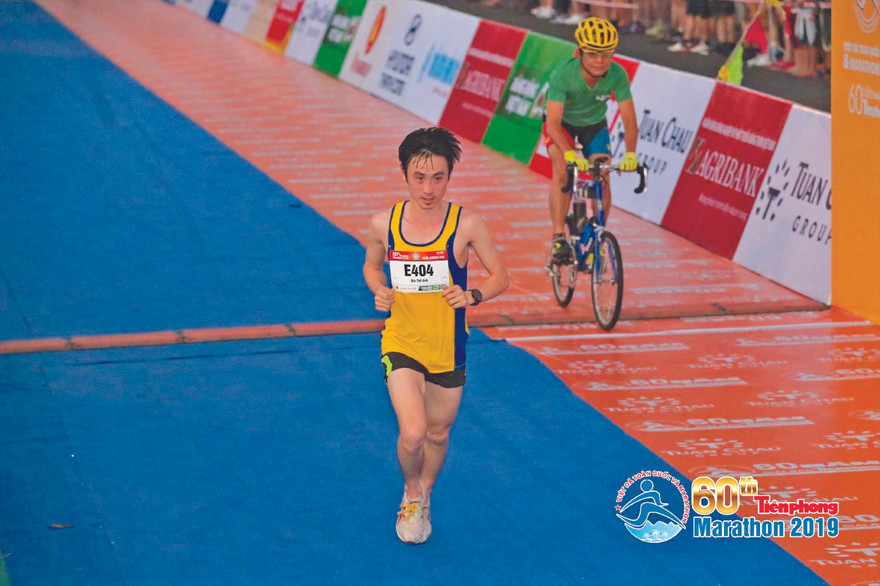 ĐKVĐ marathon nam Bùi Thế Anh bất ngờ đăng ký nội dung 10km nam tuyển