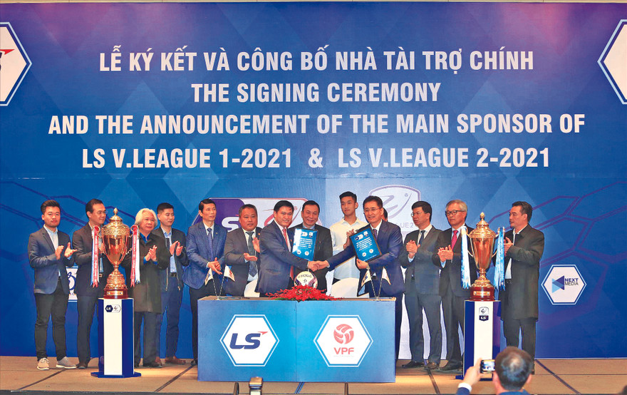Thành công của mùa giải 2020 giúp V-League tiếp tục giữ chân nhà tài trợ thêm 3 năm. Ảnh: Anh Tú