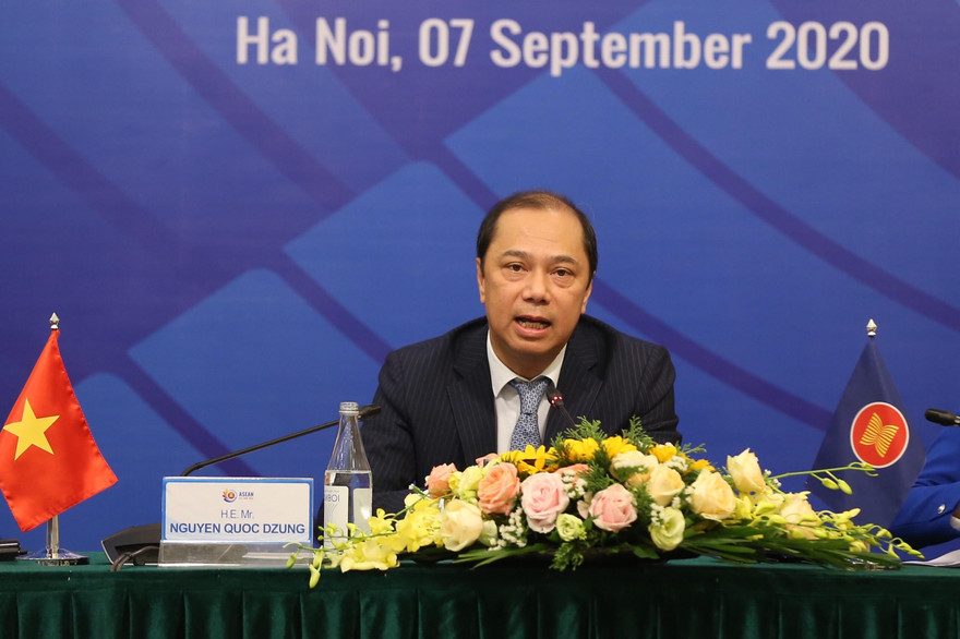 Thứ trưởng Nguyễn Quốc Dũng chủ trì họp báo chiều 7/9. Ảnh: Như Ý 