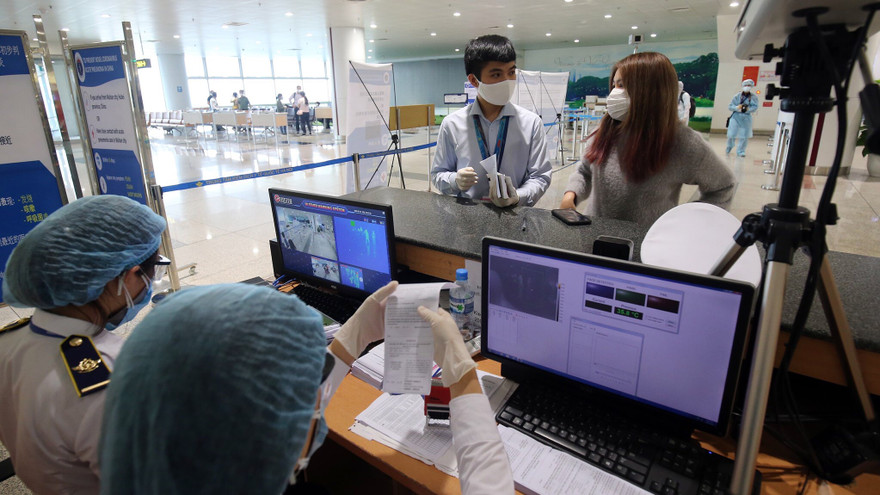 Thủ tướng kết luận, chưa cho phép mở cửa với khách du lịch vào Việt Nam. Ảnh: Mạnh Thắng 