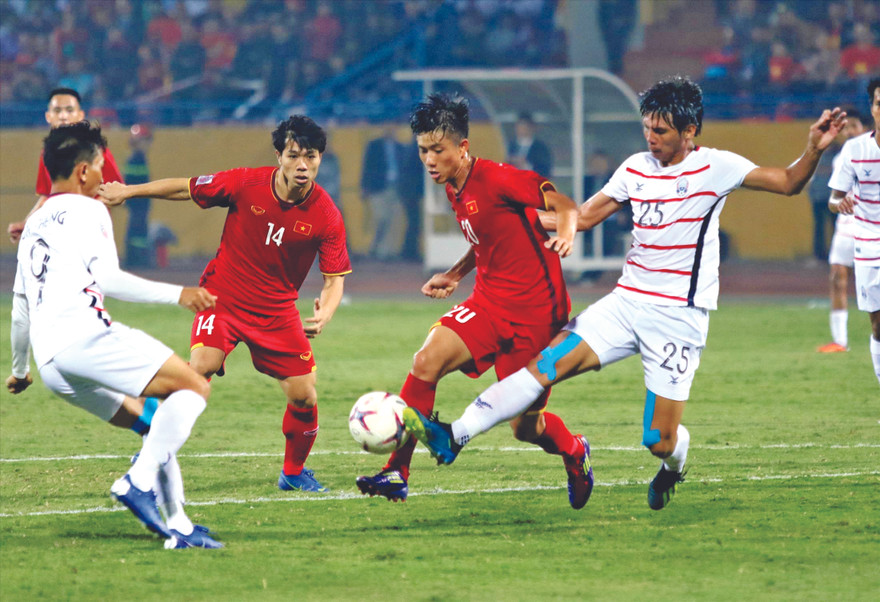 Nhờ các biện pháp phòng chống dịch tốt của Chính phủ và người dân, bóng đá Việt Nam có thể sớm bắt nhịp trở lại trong khi nhiều giải đấu ở khu vực Đông Nam Á vẫn chưa hẹn ngày trở lại. Ảnh: NHƯ Ý