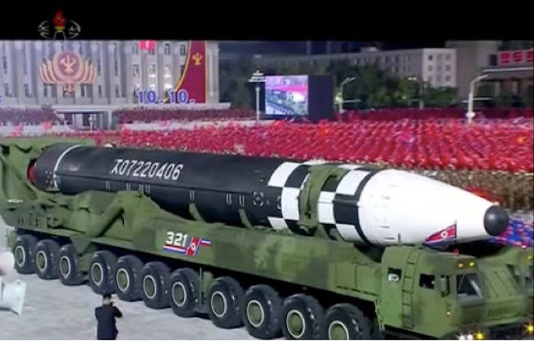Hình ảnh ICBM mới trên truyền hình Triều Tiên 