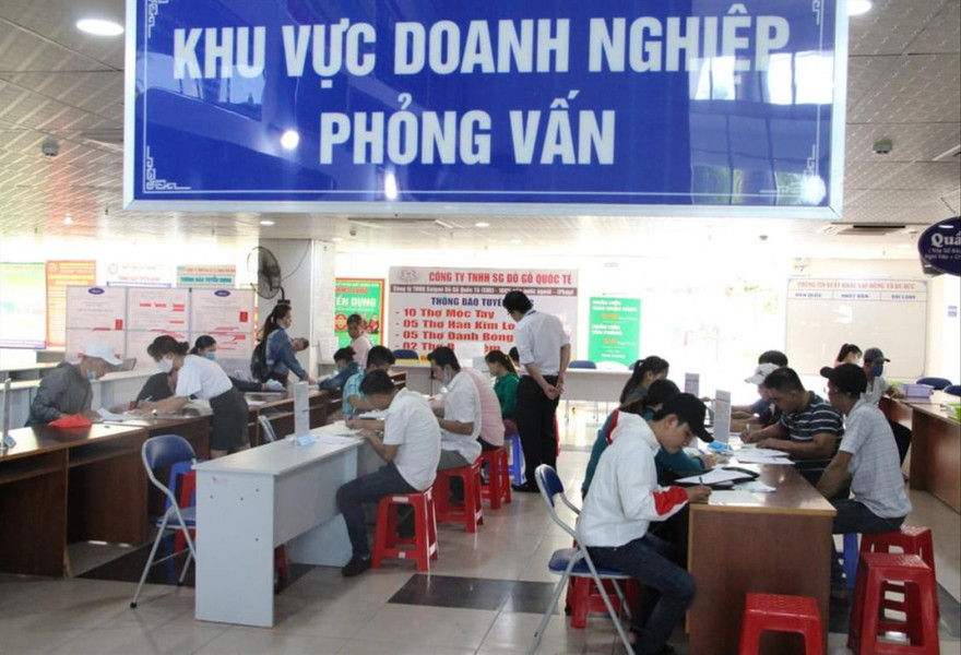 Các công ty cần nhiều lao động nhưng vẫn khó tuyển dụng. Ảnh minh họa: Hương Chi