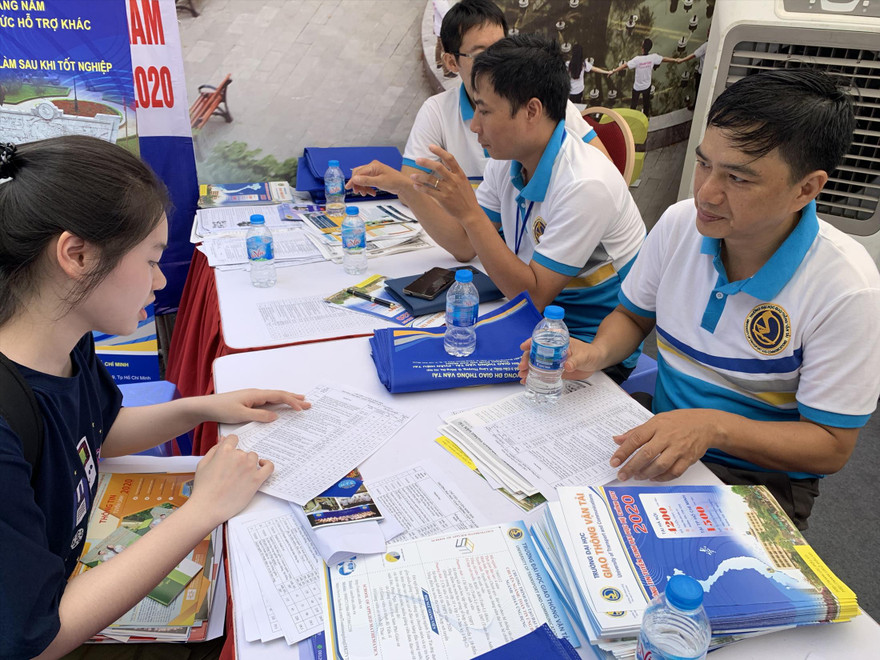 Thí sinh vẫn còn 2 ngày để điều chỉnh nguyện vọng bằng phiếu. Ảnh: Như Ý