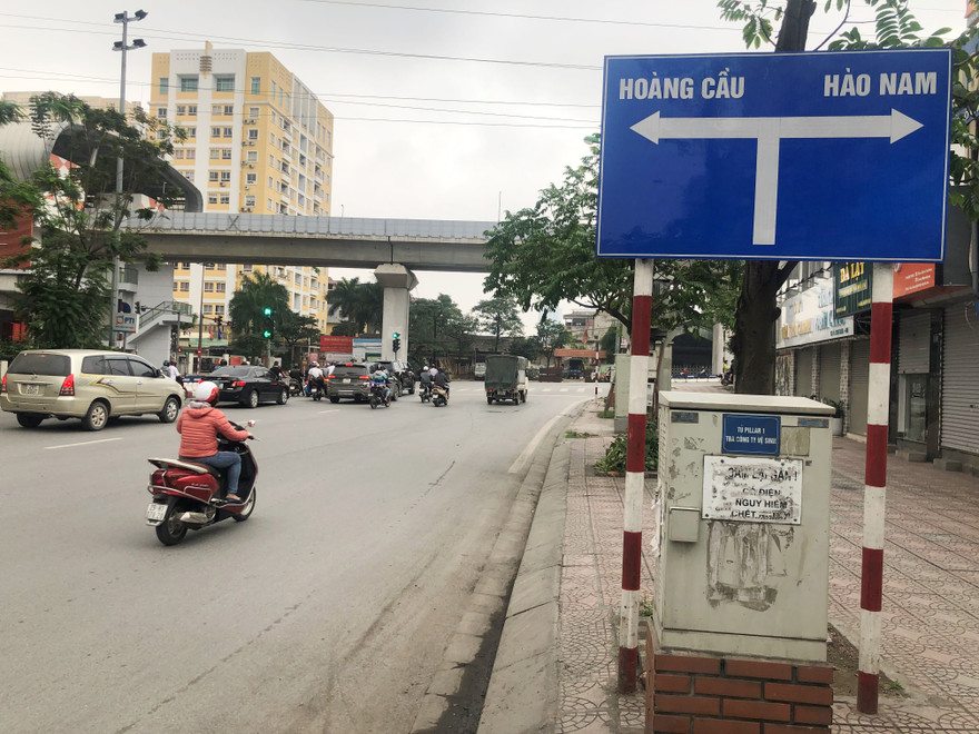 Đã có quy hoạch 10 năm nhưng đường Vành đai 1 đi đến Hoàng Cầu vẫn đang bị cụt chưa thể giải phóng mặt bằng. Ảnh: T.Đ