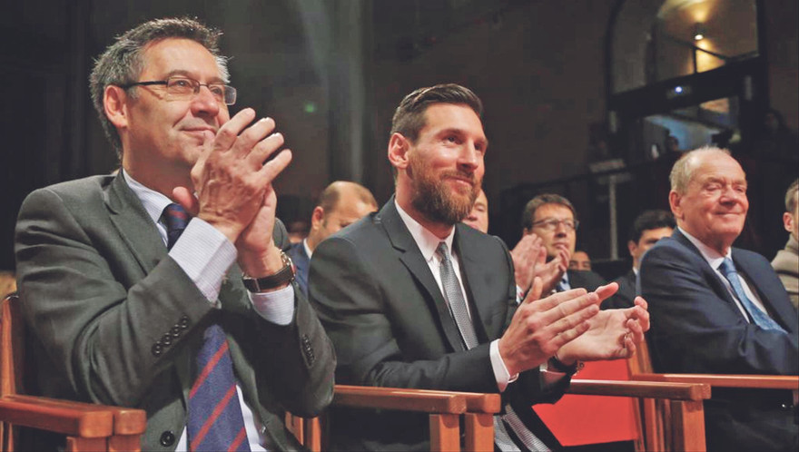 Chủ tịch Josep Bartomeu rời ghế sau mâu thuẫn với Lionel Messi