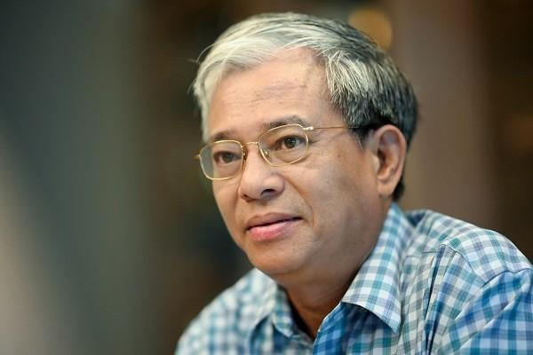 Chèo lái con thuyền giữa 'bão'