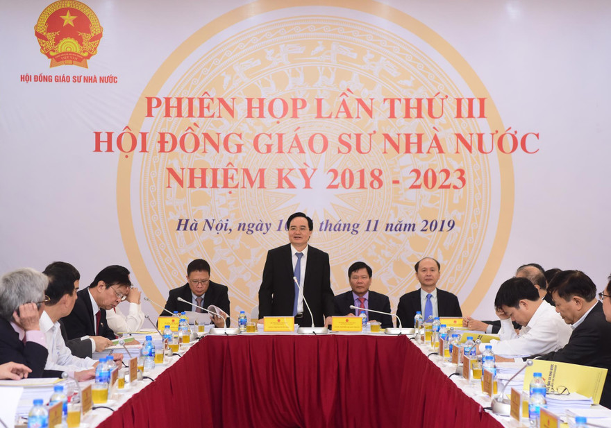 Phiên họp của Hội đồng GSNN để xét công nhận GS, PGS năm 2019. Ảnh: Ngọc Châu