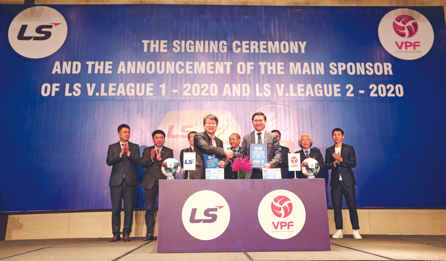 LS trở thành nhà tài trợ thứ 3 cho V-League trong vòng 3 năm. Ảnh: VPF 