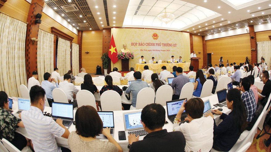 Phóng viên tác nghiệp tại cuộc họp báo Chính phủ thường kỳ 
