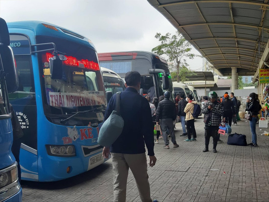 Bên trong bến xe Mỹ Đình không quá đông đúc