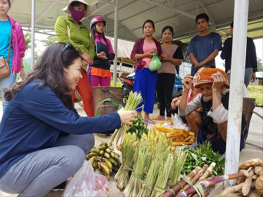 Phiên chợ độc đáo, bày bán nhiều nông phẩm, đặc sản của núi rừng 