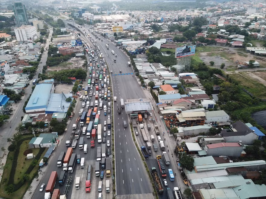 Kẹt xe thường xuyên tại ngã tư Vũng Tàu, cửa ngõ vào KCN Biên Hòa 1, 2