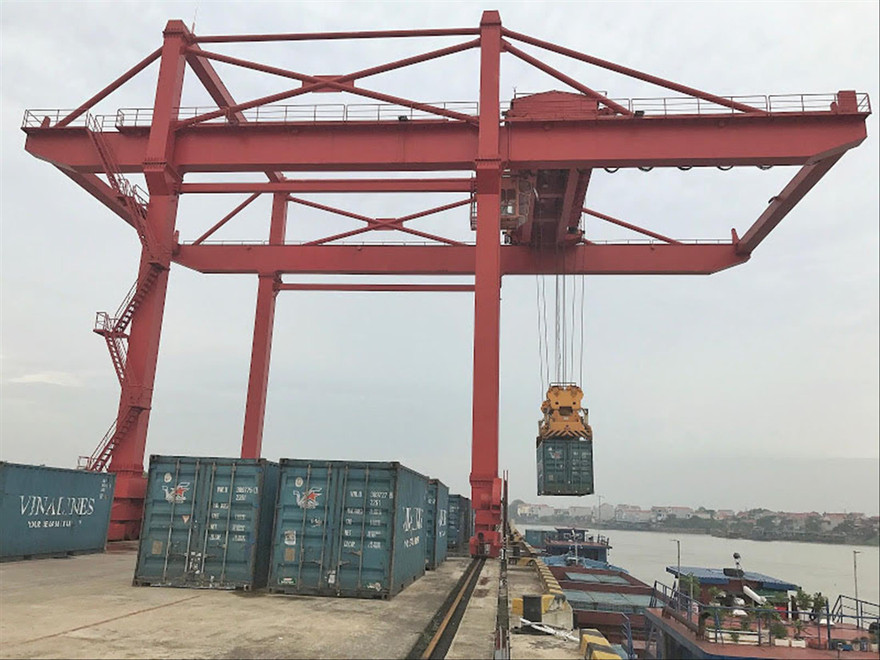 Nhiều doanh nghiệp xuất nhập khẩu đi châu Âu và Mỹ đang gặp khó vì thiếu container rỗng đóng hàng