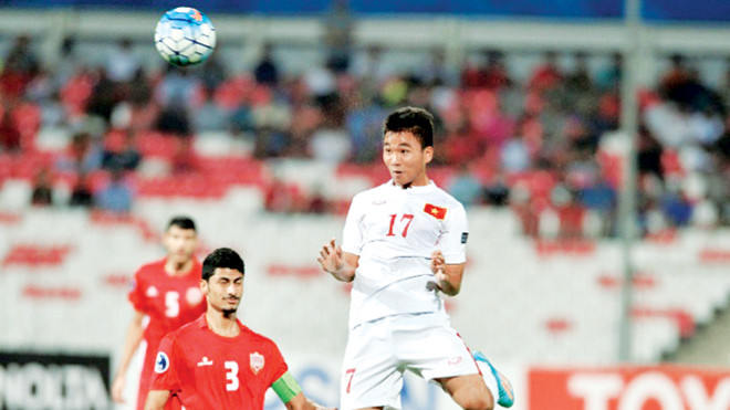 Thể hình tốt với chiều cao trung bình gần 1m80 giúp các cầu thủ U19 VN không gặp bất lợi nhiều trong các pha không chiến, đua sức với các đối thủ. Ảnh: HL