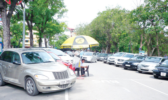 Bãi đậu xe chết yểu, nửa triệu ô tô 'khát' điểm đỗ