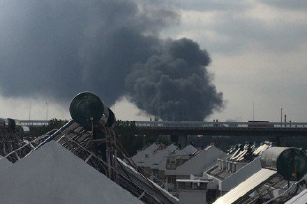 Trung Quốc: Nhà máy lọc dầu phát nổ