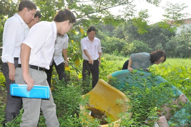 Lãnh đạo Sở Y tế Hà Nội kiểm tra thực tế công tác phòng, chống dịch bệnh. Ảnh: Phapluatplus
