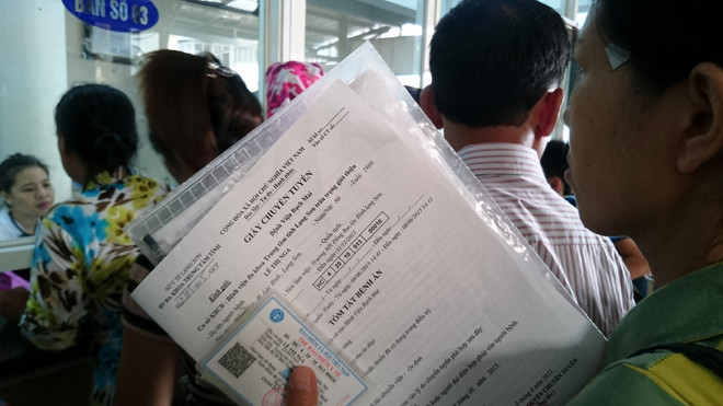 Chỉ riêng năm 2014, cả trăm nghìn thẻ BHYT được ngân sách nhà nước hỗ trợ đã bị cấp trùng. Ảnh: Như Ý