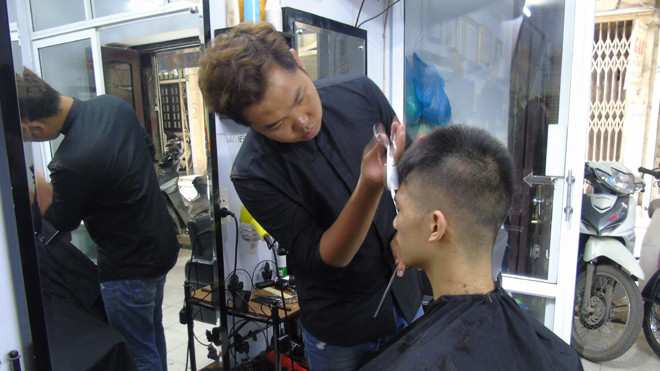 Nguyễn Thái Thành với công việc làm đẹp hàng ngày.