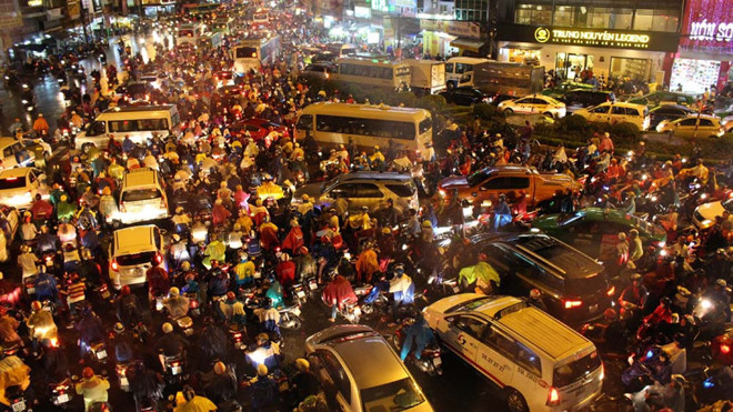 Tình trạng kẹt xe ở TPHCM xảy ra ngoài giờ cao điểm