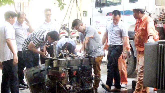 Trạm biến áp xảy ra cháy nổ. Ảnh: Thanh Hà