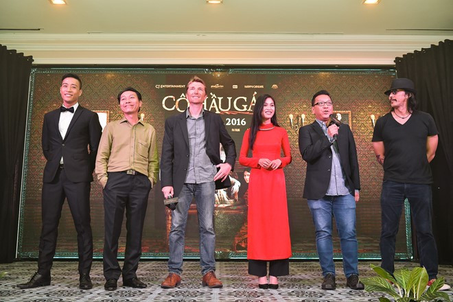 Ê kíp làm phim “Cô hầu gái” 