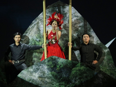 Một cảnh trong vở nhạc kịch “Chuyện tình nàng Giáng Hương”. Ảnh: Thể thao văn hóa