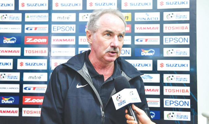 Liệu HLV Riedl có xóa được dớp về nhì ở giải đấu lớn cuối cùng trong sự nghiệp cầm quân? Ảnh: AFF